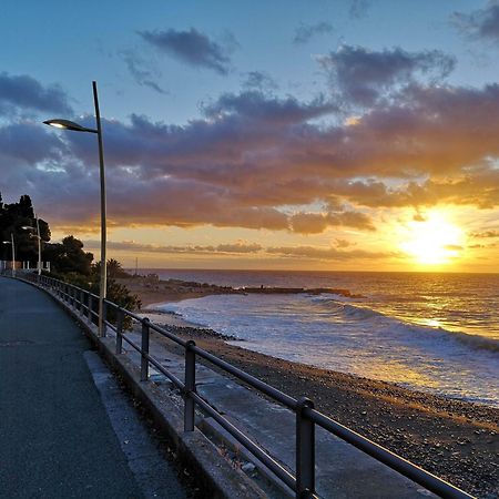 Varazze Suite Endless Sea Bagian luar foto