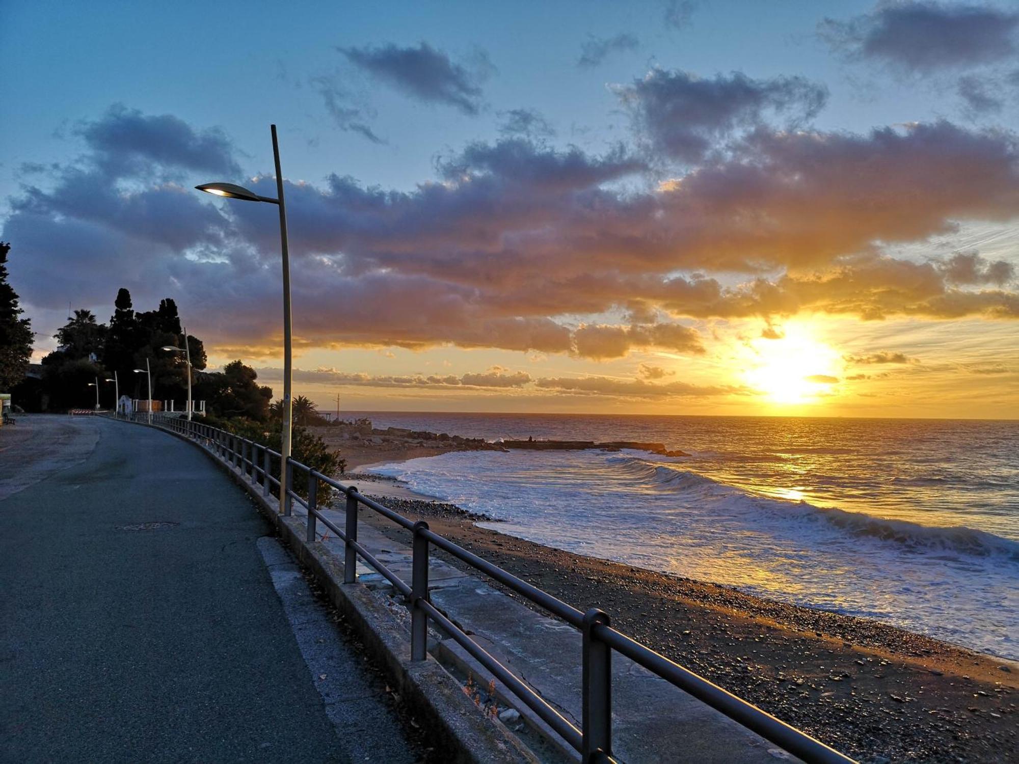 Varazze Suite Endless Sea Bagian luar foto