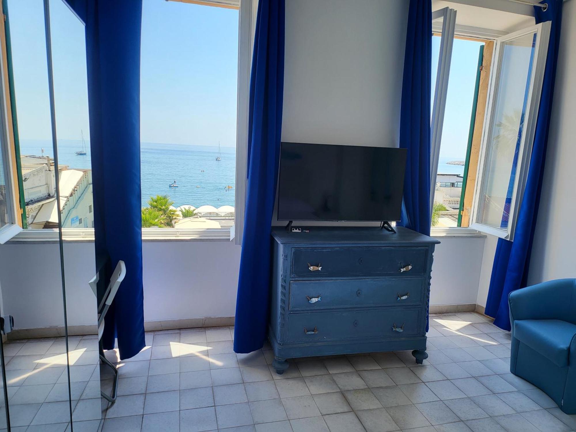 Varazze Suite Endless Sea Bagian luar foto
